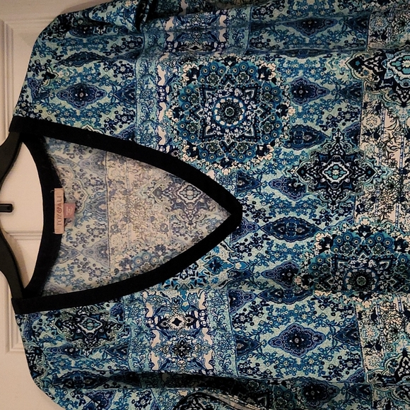 Top - Picture 2 of 2